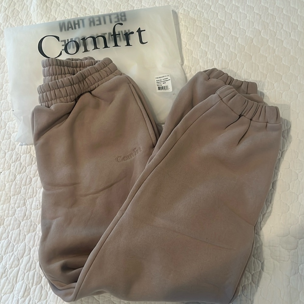 NWT Comfrt joggers Medium Bark